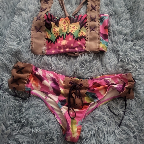 Paradizia designer, sexy  beautiful 2-piece bathing suit. Size M - Picture 1 of 8
